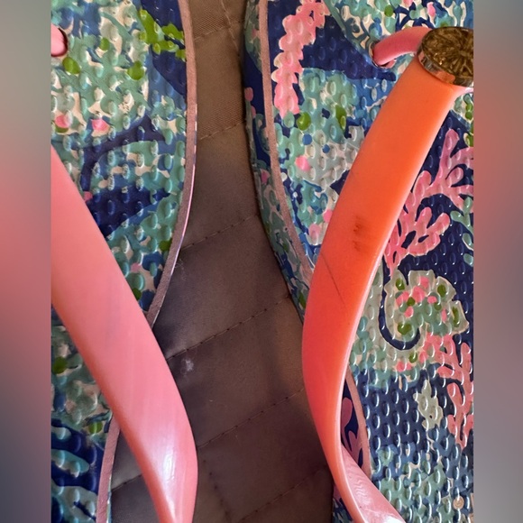 Lilly Pulitzer flip flops - Picture 3 of 3